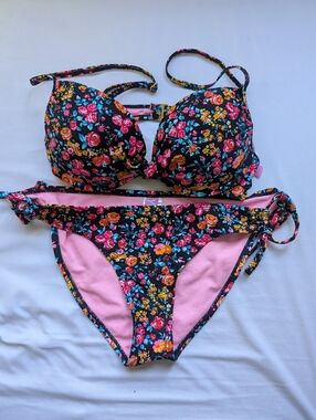 YMI Floral Push-Up Bikini Set - Vibrant Tropical Print - Resort Beach Feminine